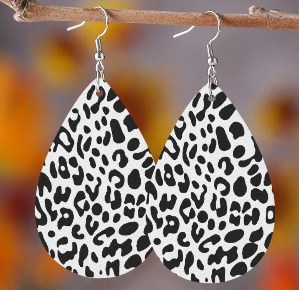 Black & White Leopard faux